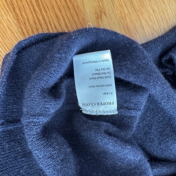 Proper Cloth V-neck sweater - Picture 3 of 3